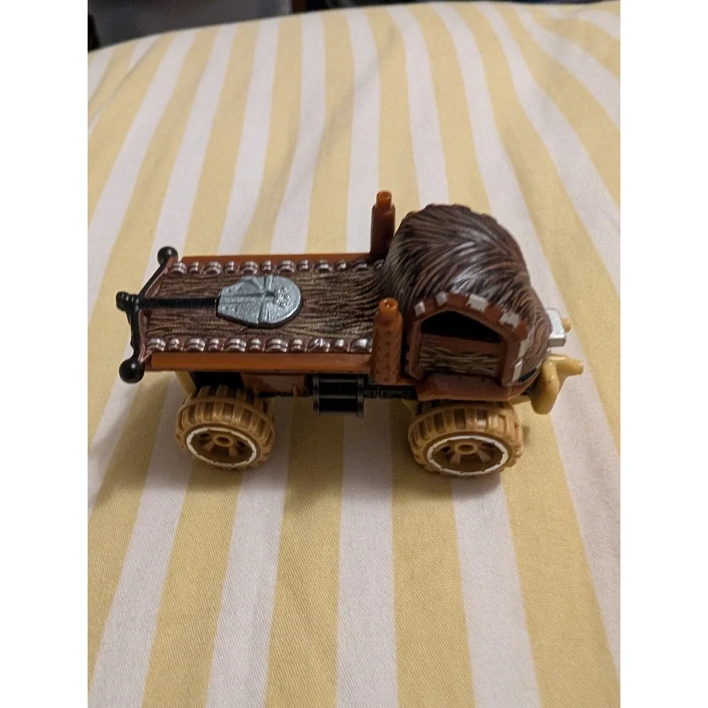 Star Wars Hot Wheels Chewbacca Character Car Diecast Toy Truck CGW39 Loose